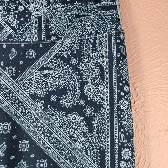 Fabletics Leggings Sz Large Blue Bandana Stretchy Athletic Workout Pull On Pants - Picture 5 of 13